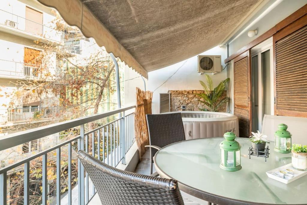 Openair Hot Tub/Big Balcony/Great Boutique Apt アテネ エクステリア 写真